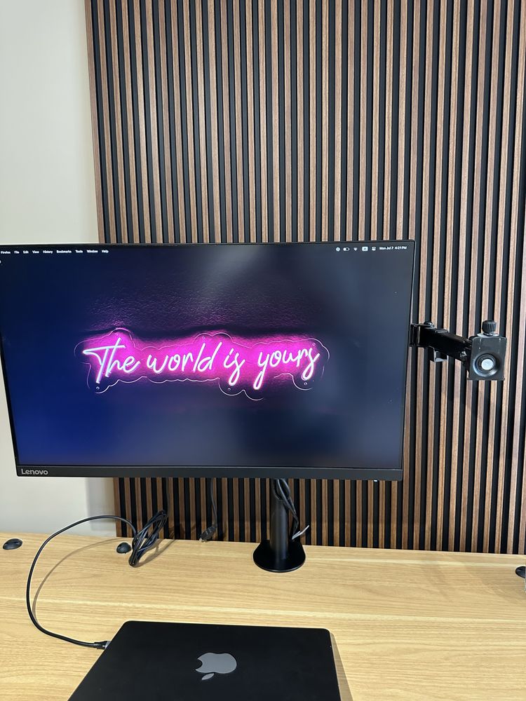 27 инчов монитор Lenovo D27