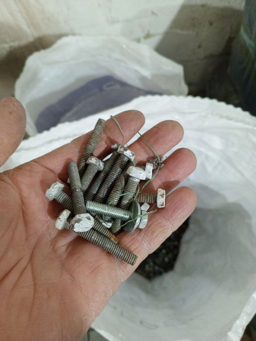 Болт гайка сотилади