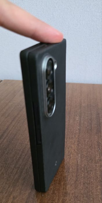 Продавам Samsung Galaxy Z Fold 6 (256) – като нов, с оставаща 1 година