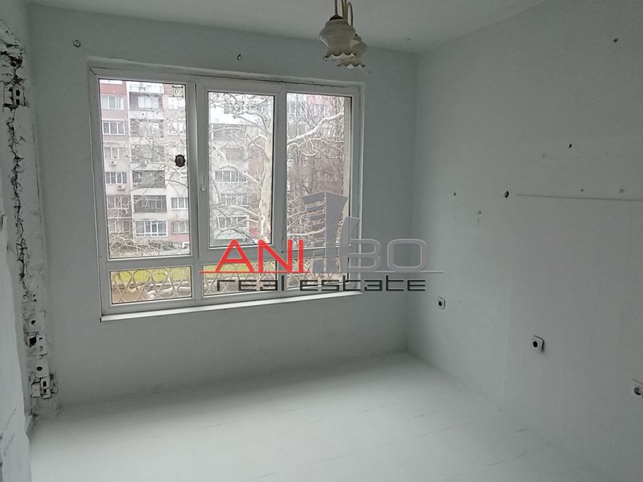 Продава се Тристаен апартамент в Варна, Левски - 82 кв.м за 2561 €/кв.м - Снимка #10