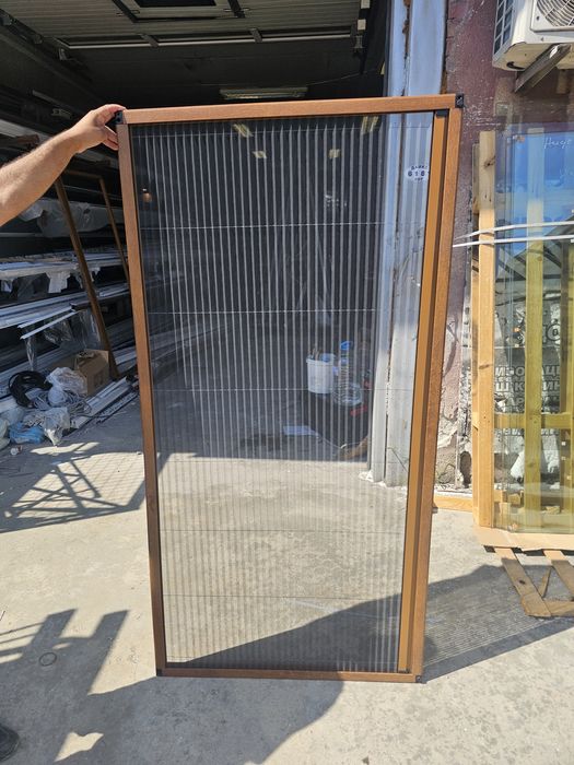 Плъзгащи комарници врати