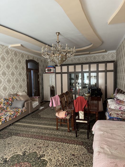 Uchastka sotiladi archa koʻcha oʻptimni orqasida