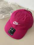 Чисто нова цикламена шапка Nike