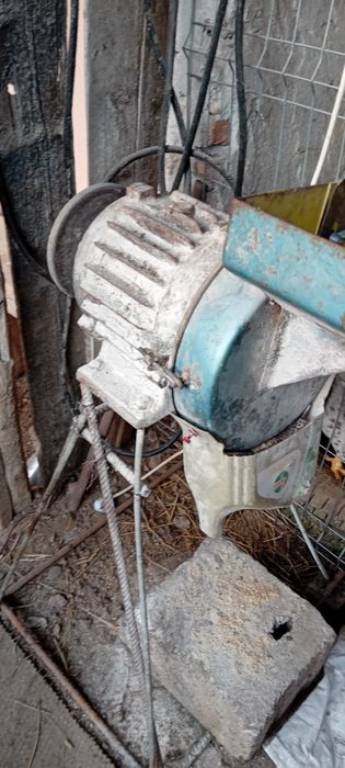 Vând moară cereale