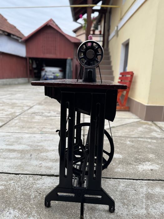 Mașina de cusut Singer de 120 ani