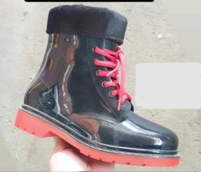 Резиновые ботинки. 5000 тг. Размер 38 - 39