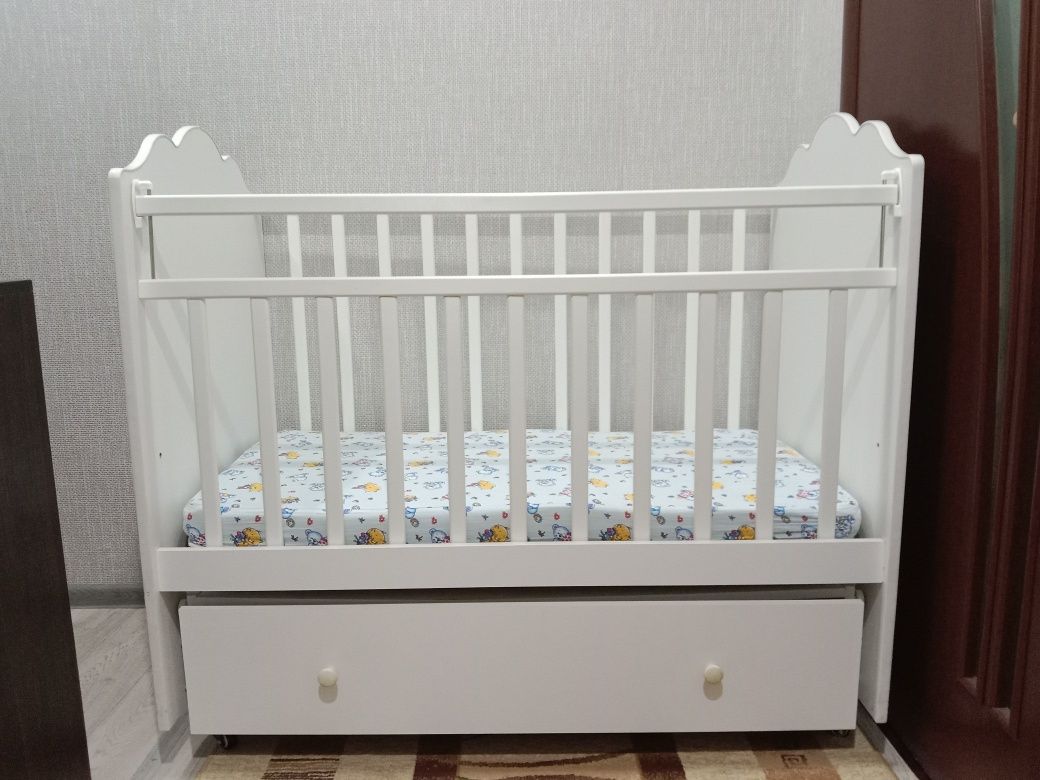 Продам детскую кроватку