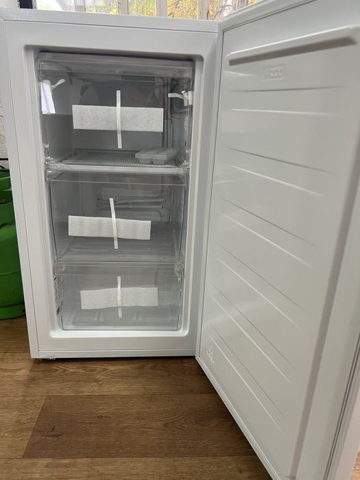 Хладилен Фризер Hisense