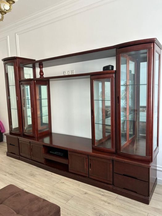 Сервант шкаф в хорошем состояние