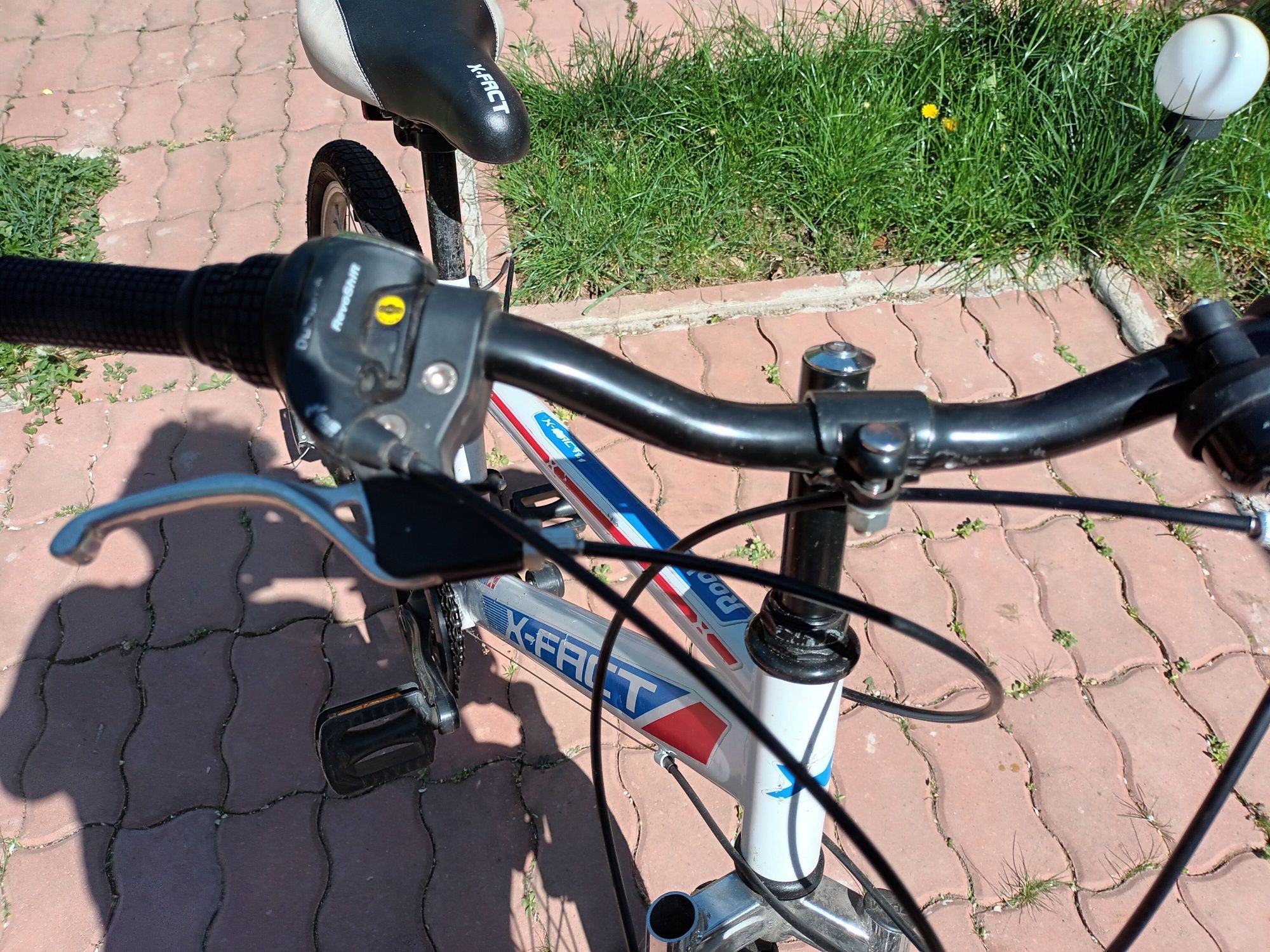 Vând bicicleta  f fff puțin utilizata