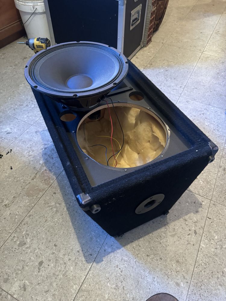 Yamaha Сет Тонколони + Миксер/Усилвател 2х500W RMS