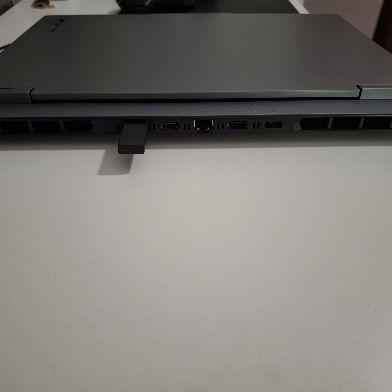 Продавам Lenovo LOQ 15IAX9