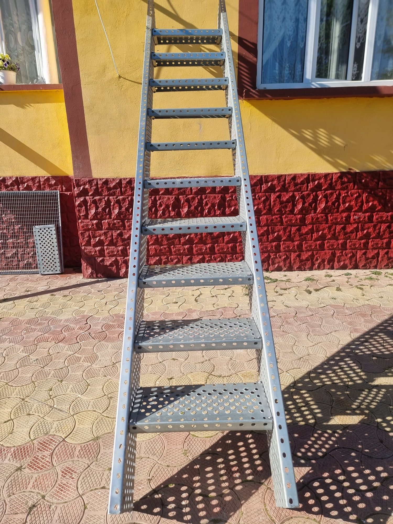 Confectionam scarii metalice zincate exterioare și pentru incendii , p