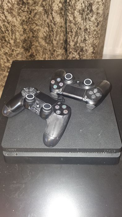 PS4 Slim 500GB + 2 controllere + GTA V + FIFA 21 – gata de joacă!