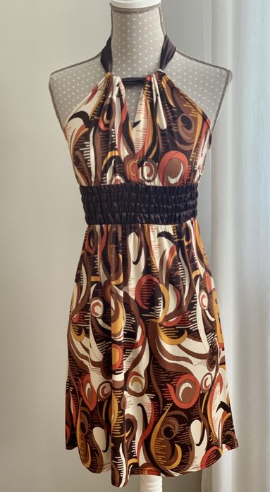 Rochie noua (nepurtata), spate gol