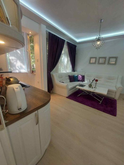 Дава се под наем Тристаен апартамент в София, Център - 68 кв.м за 797.64 € - Снимка #1