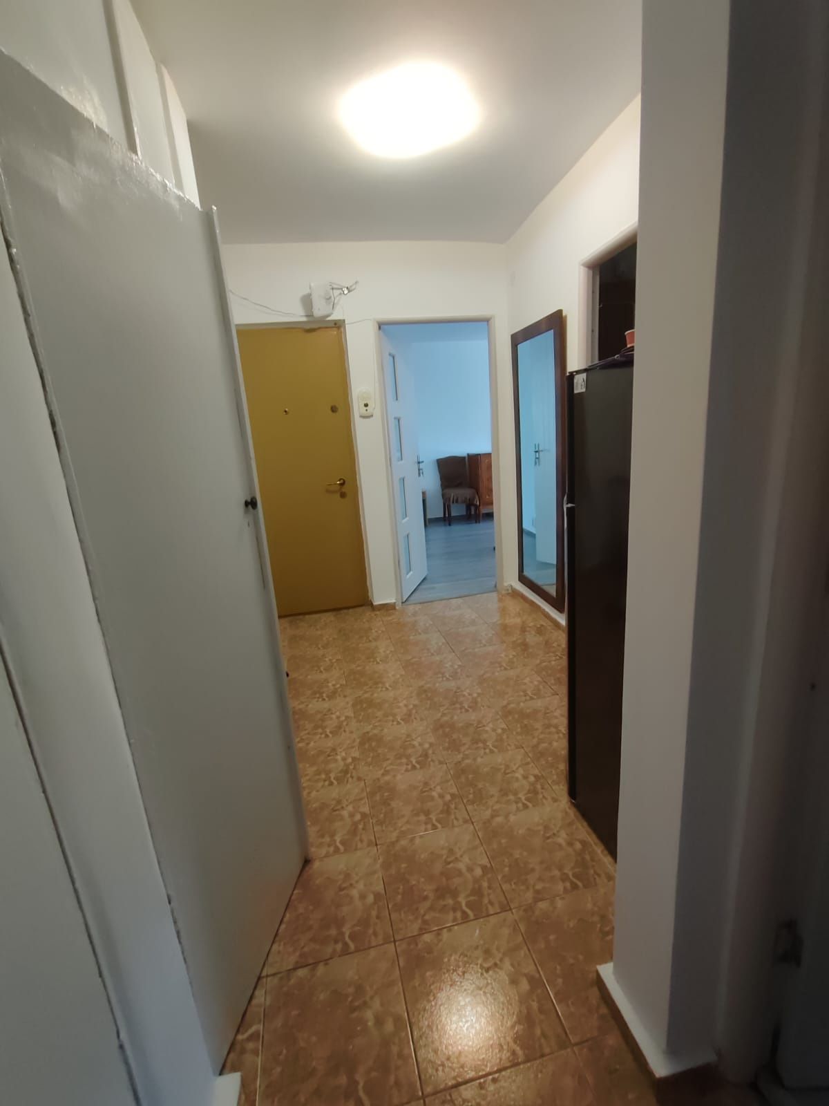 Închiriez apartament 2 camere