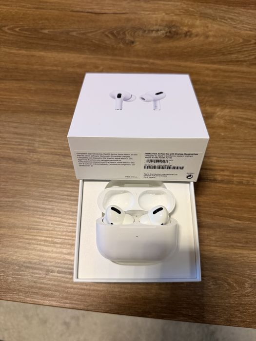 AirPods Pro with Wireless Charging Case