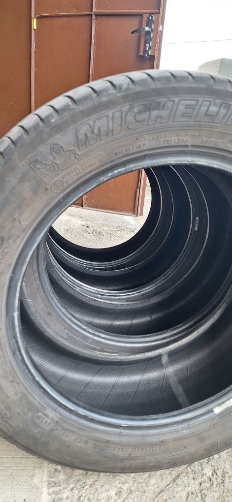 235 50 R17 Мишелин летни