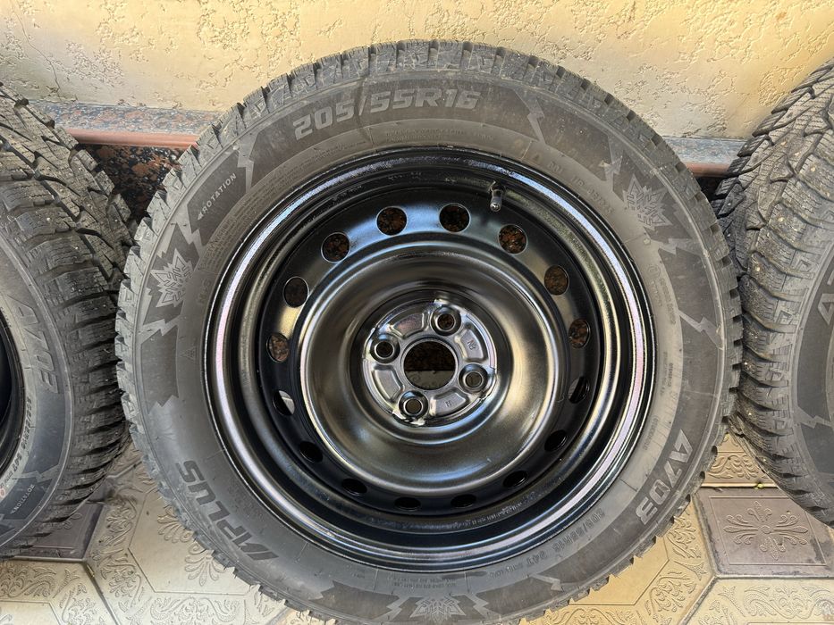 Зимние шины новые с диском