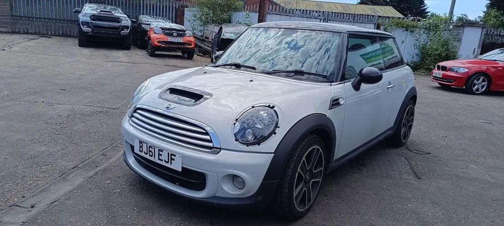 Dezmembrari / Dezmembrez Mini Cooper R56 motor 1.6 N16B16M0 cutie viteze manuală 6 trepte cod culoare WHITE SILVER METALLIC (A62)