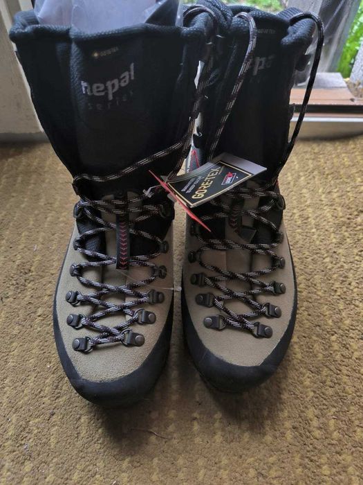 Алпинистки обувки La Sportiva Nepal Trek EVO GTX, чисто нови, номер 43