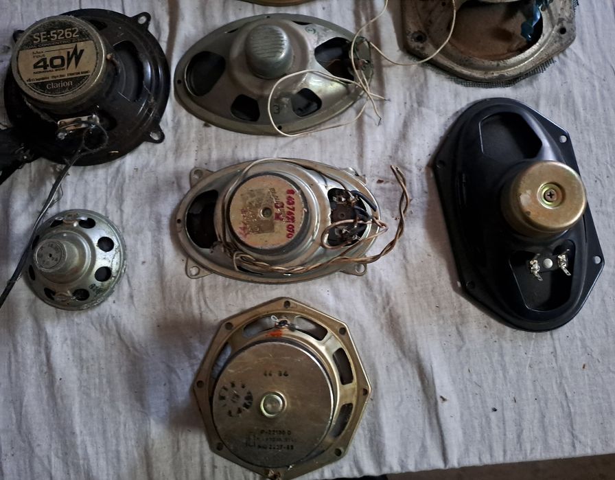 13 difuzoare diferite marimi