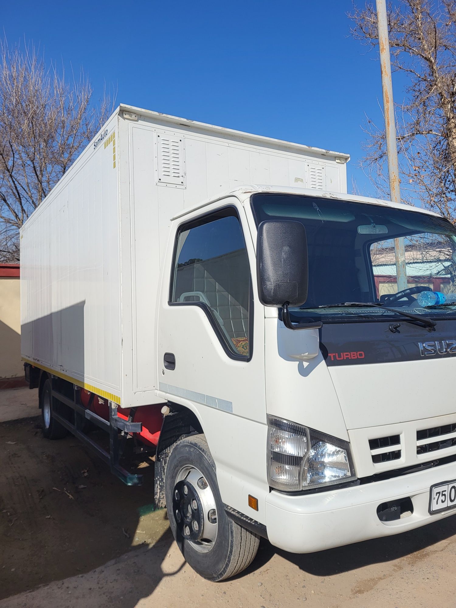 Isuzu bartavoy sotiladi.