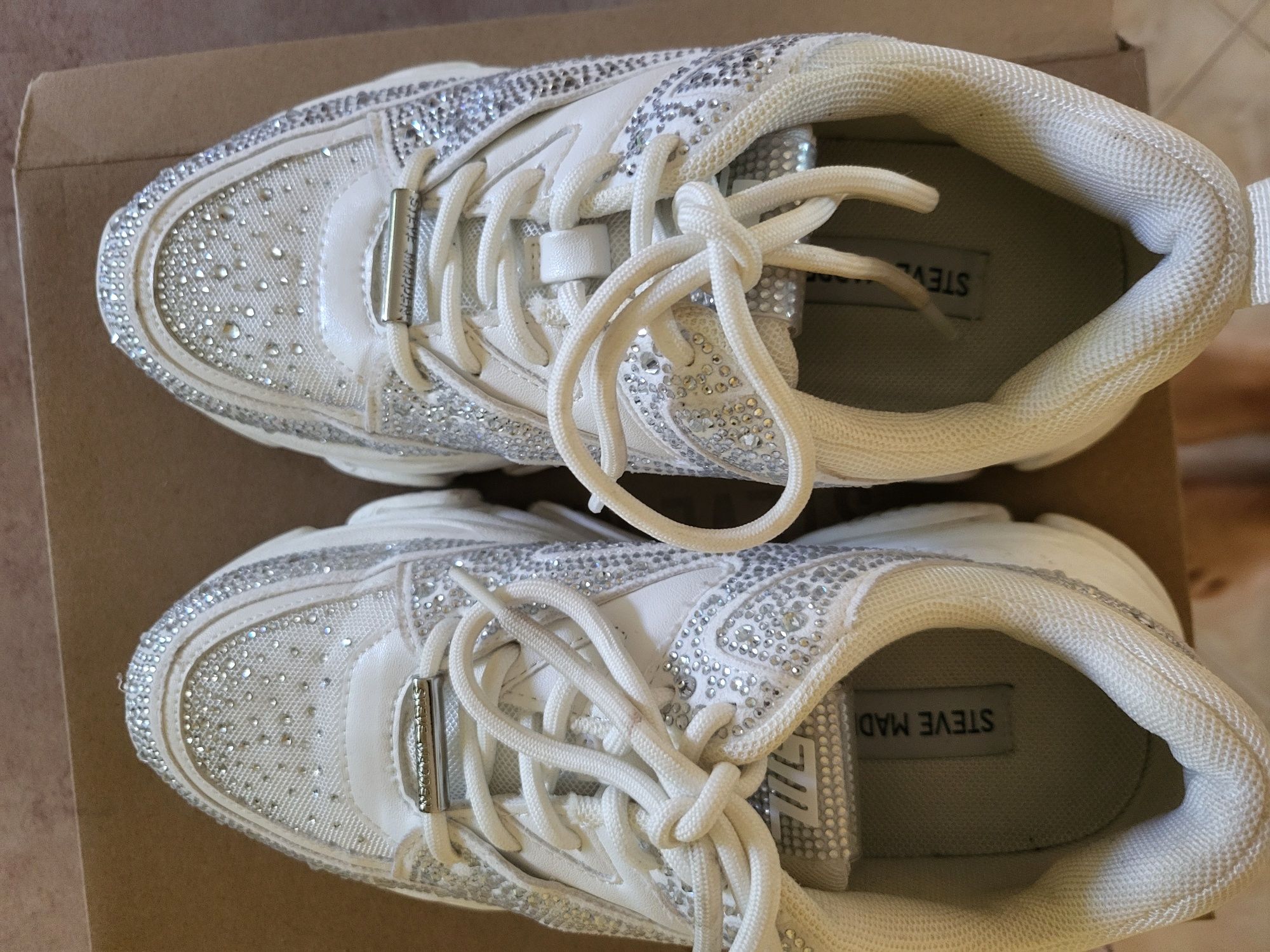 Жесток модел на Steve Madden