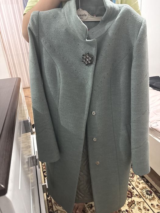 Пальто новый сатылады.