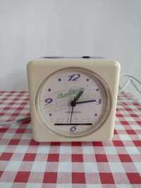 Радио часовник Grundig