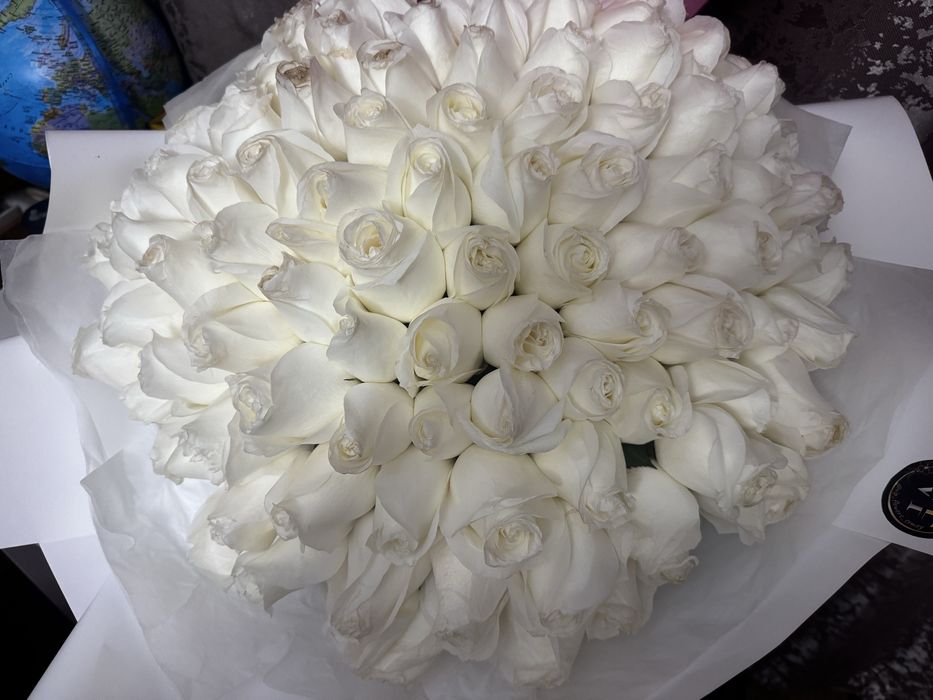 Продам красивые белые розы