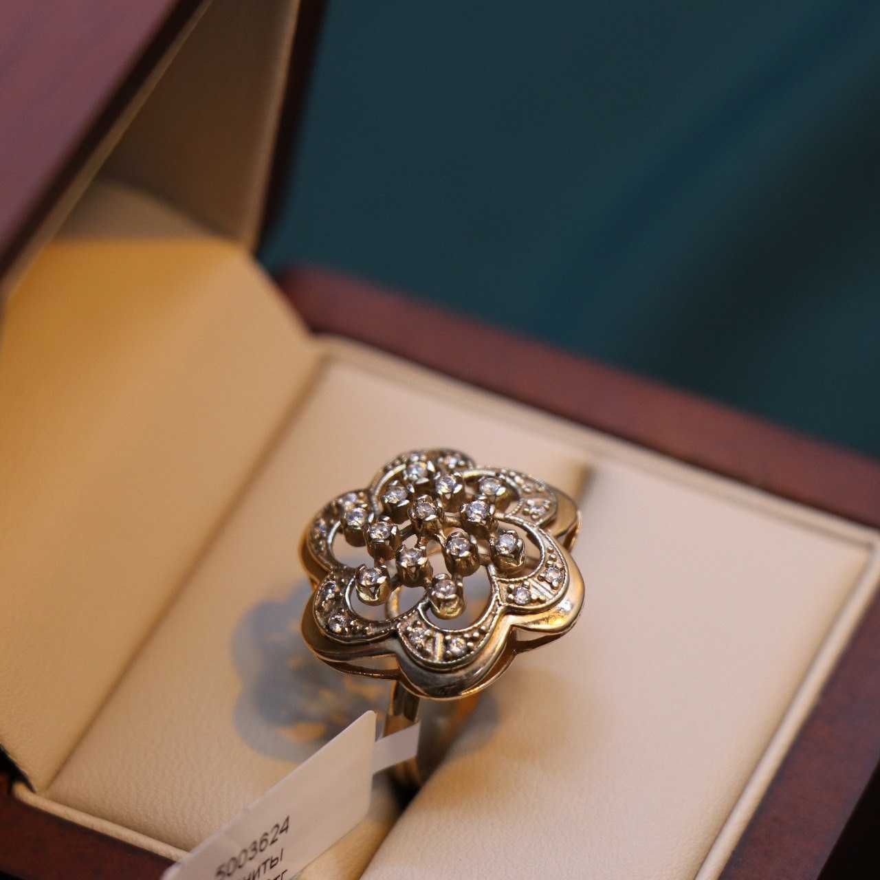 Золотое кольцо с камнями AU585 / LOMBARD