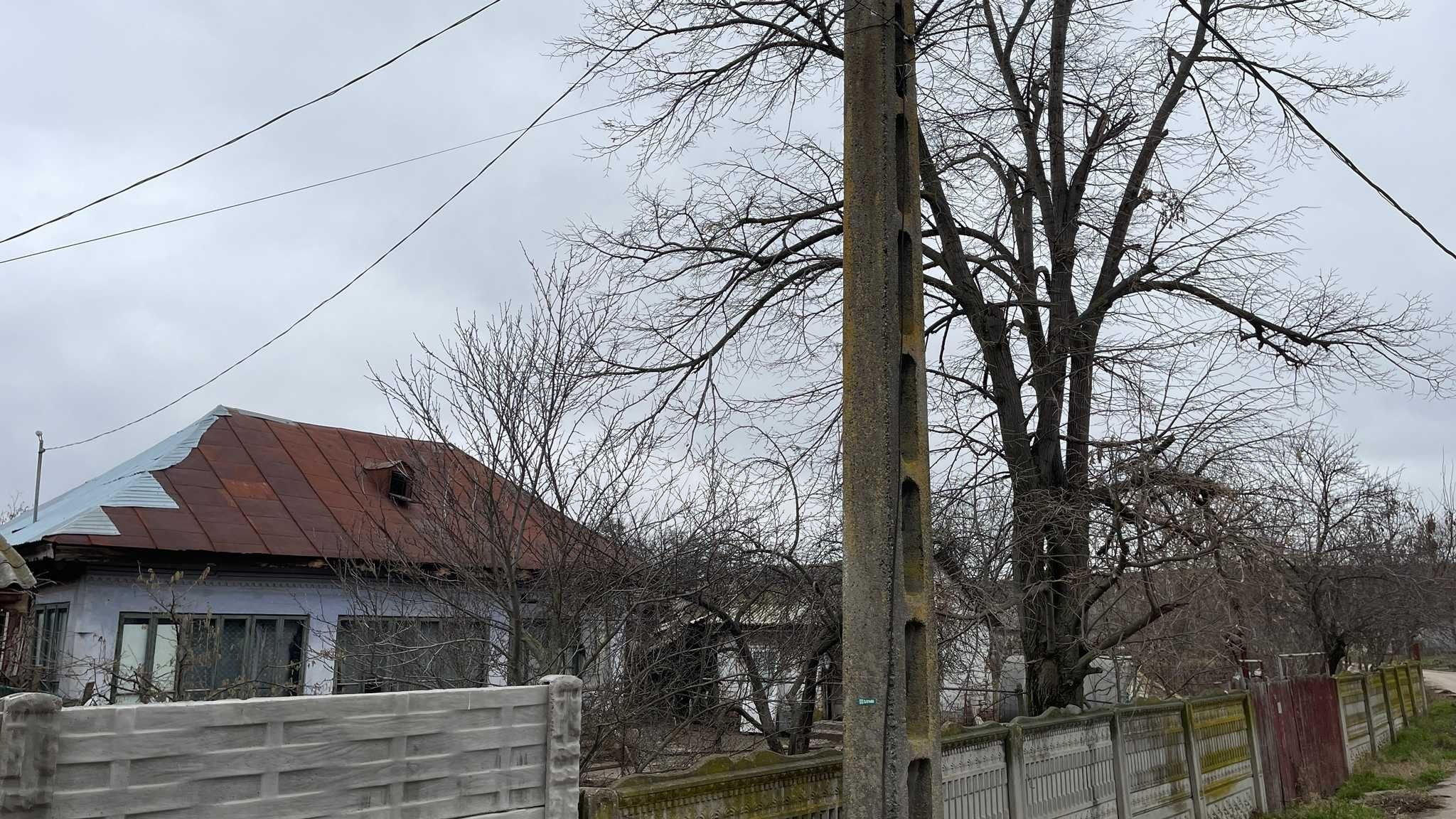 Casă bătrânească și teren
