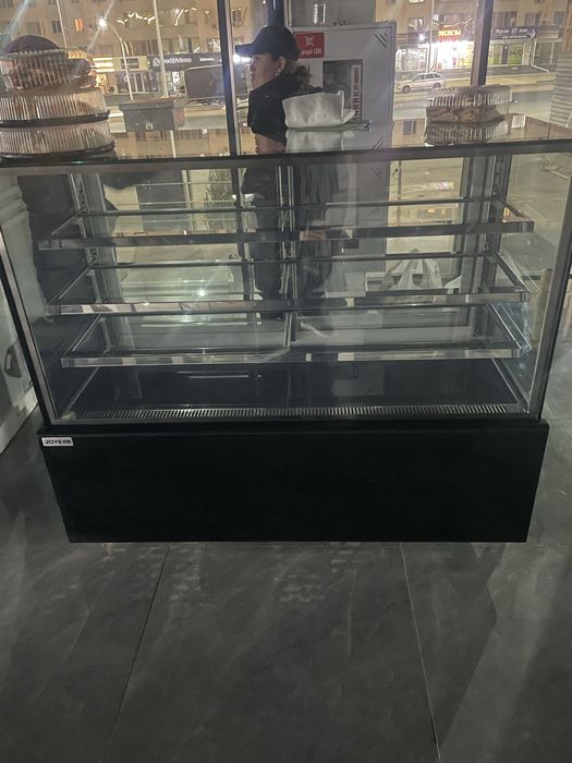 Витринный холодилник 500л