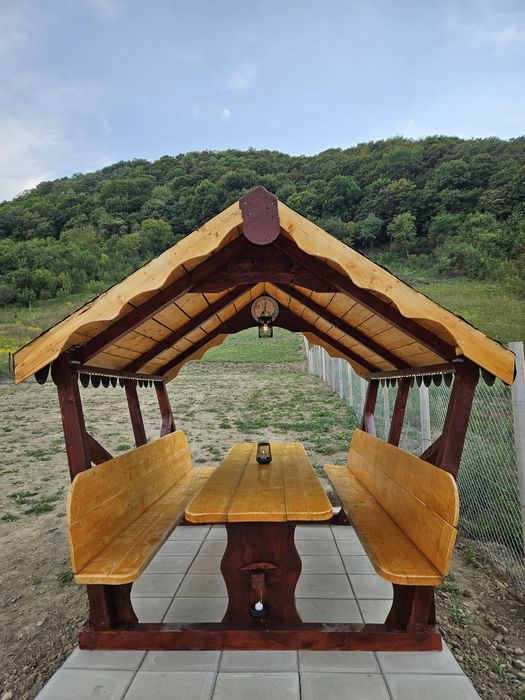 Vând foișor în 2 culori