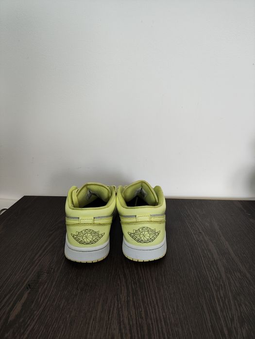Jordan 1 Low Lemonade 38