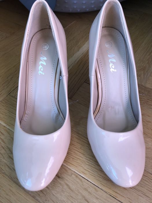Дамски обувки лачена кожа цвят екрю 36 номер нови