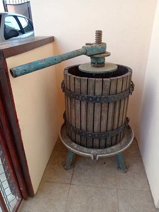 Presă struguri și zdrobitor