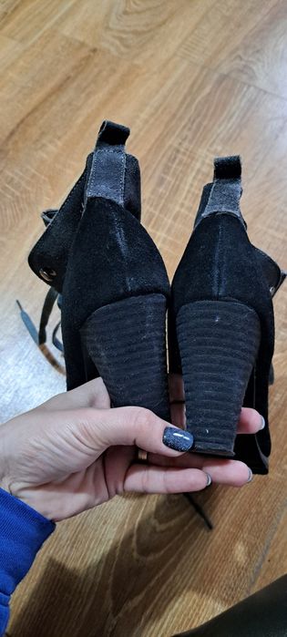 Botine/ghete/cizme piele intoarsa cu siret