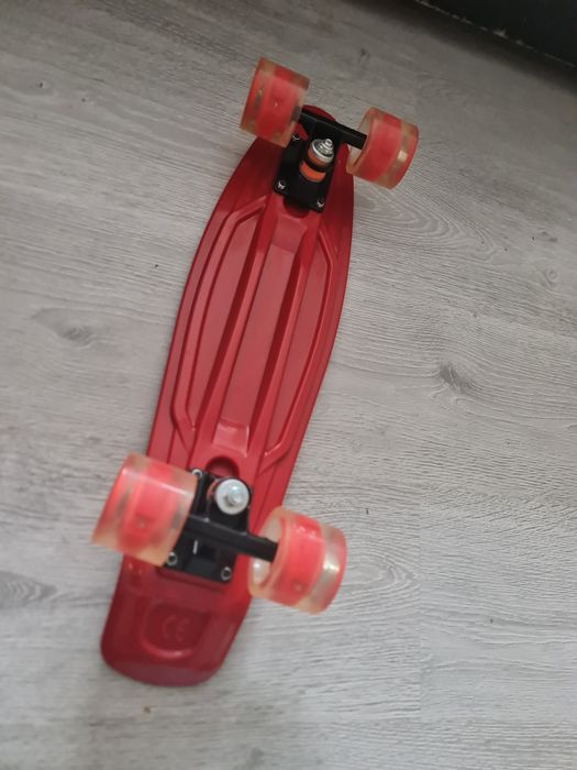 skateboard cu lumini noi