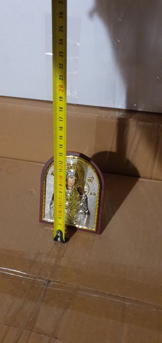 Икона цената е 8лв