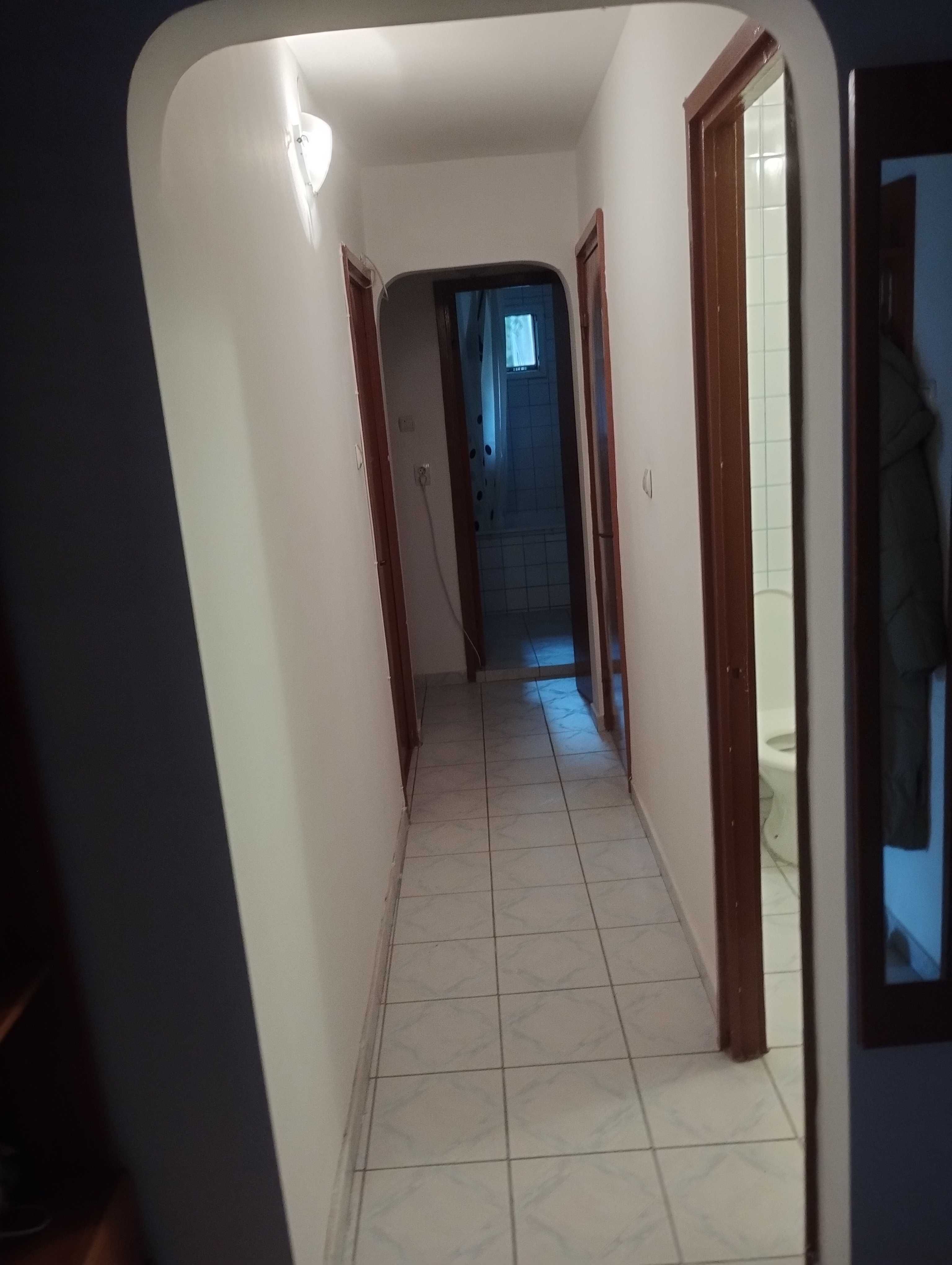 Caut colega apartament