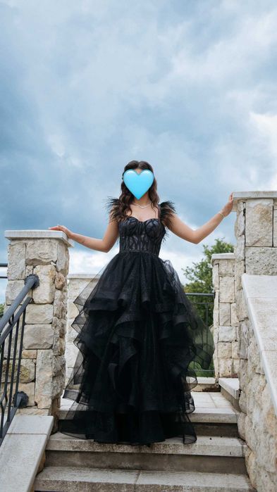 Черна блестяща принцеска бална рокля