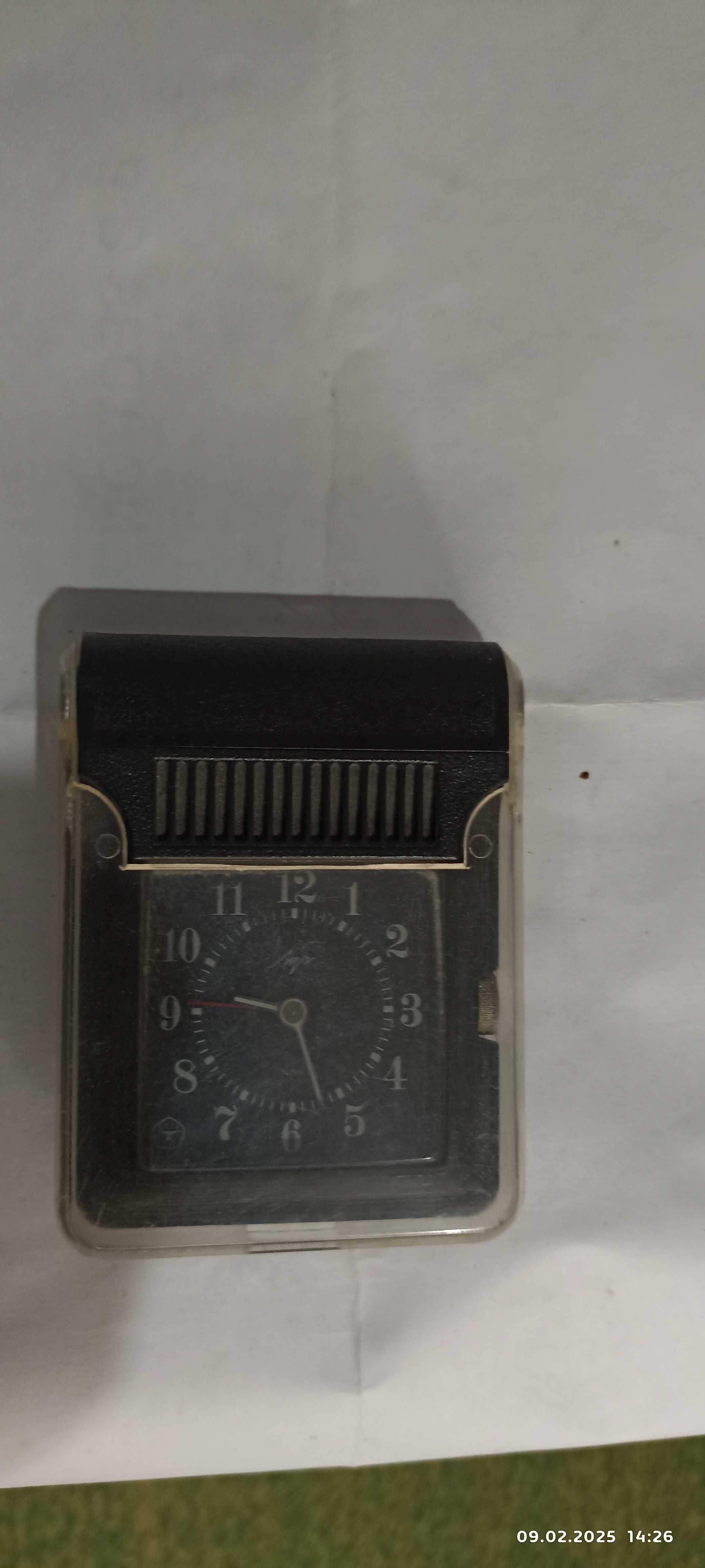 Часы -будильник  Луч ,звонок электрический от батареи выпуск 1975 г.