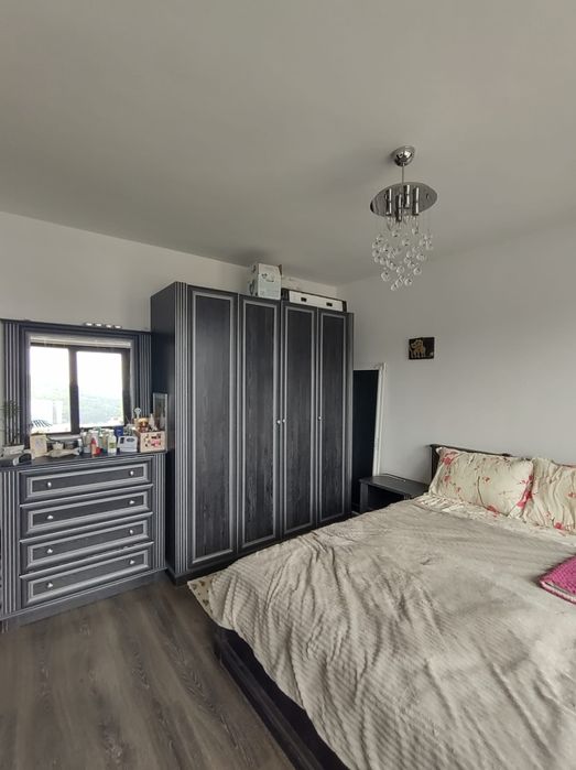 Închiriez apartament 3 camere