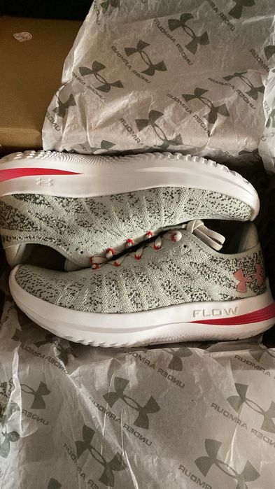 Кроссовки беговые UA velocity 3 новые с Америки 41 размер