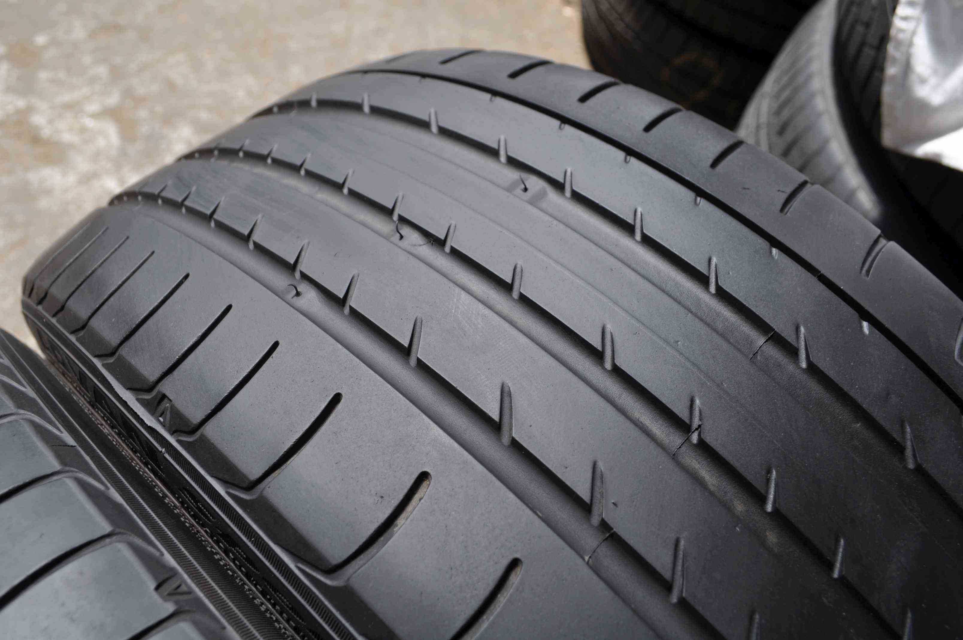 SET 2 Anvelope Vara 225/35 R19 YOKOHAMA Advan Sport V105 88Y