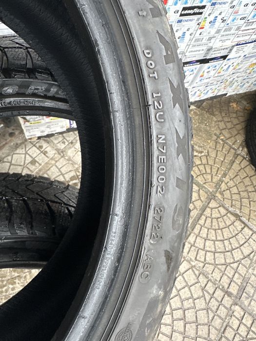 2x2 зимни гуми 235/40/19 96W Pirelli и Maxxis