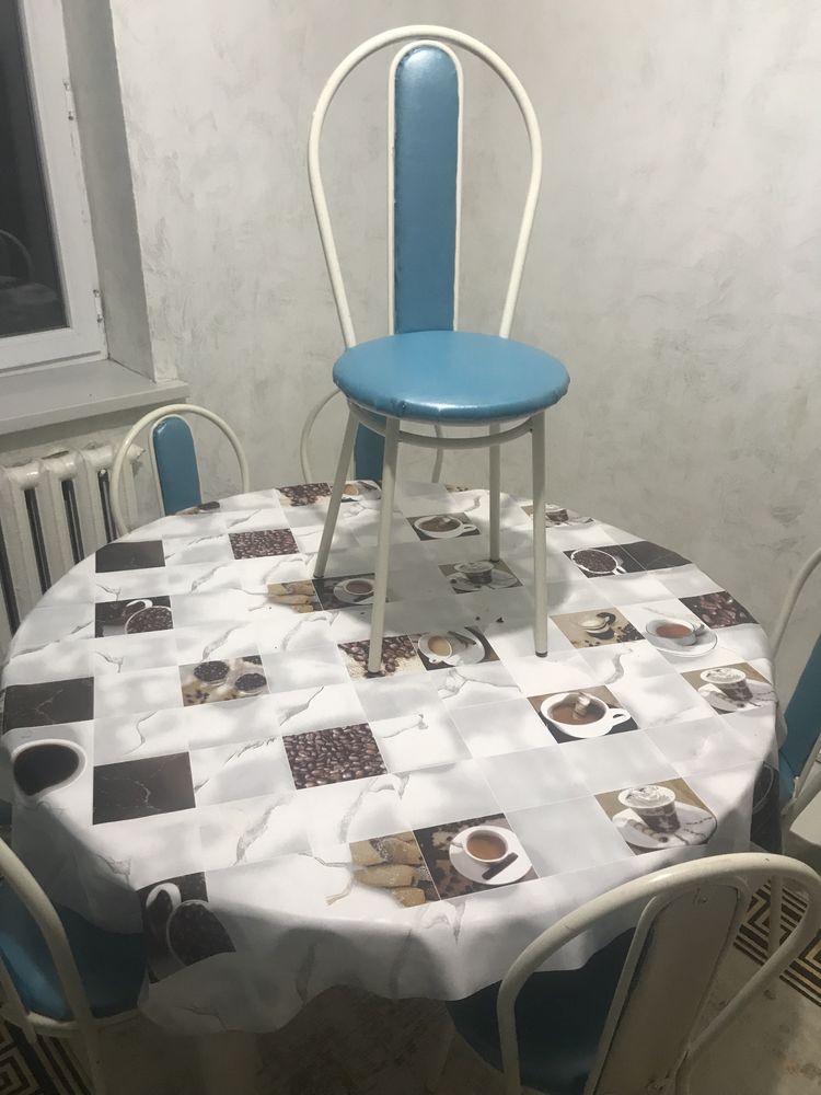 стол продаеться за 35к вс
